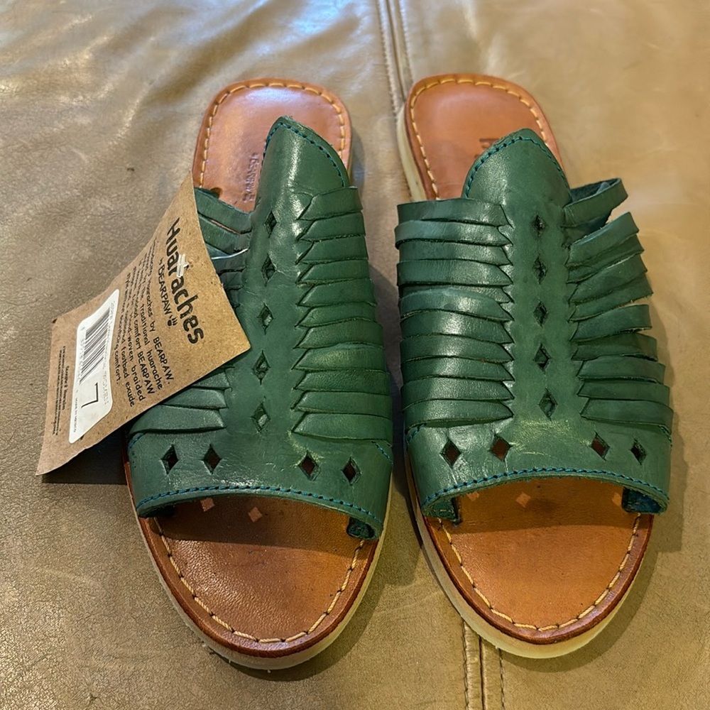 NWT Women’s Bearpaw Huaraches Sandals teal/ green
